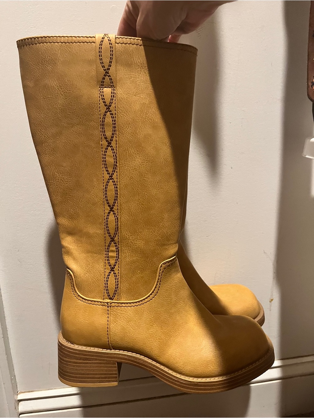 Women's faux leather boots